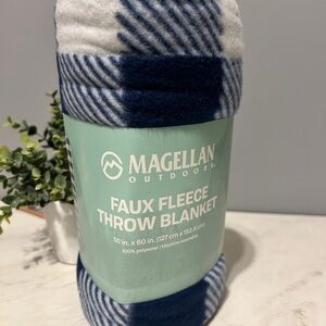 Magellan Outdoors Navy and White Faux Fleece Blanket